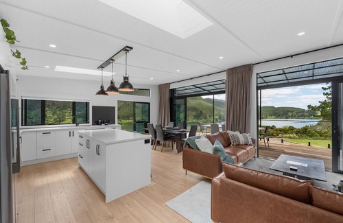 North Island House | Lakeview Oasis - Lake Whakamaru Retreat
