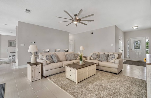 Seven Coves House | Lakeview oasis of Lake Conroe- 30 second drive to the water!