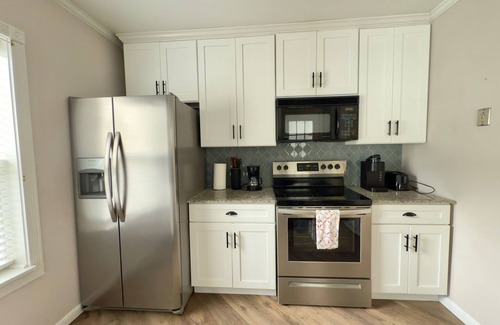 Nassau Cottage | Lakeview Oasis -sunset view, king bed, fireplace,fishing, boat cruise, kayak.