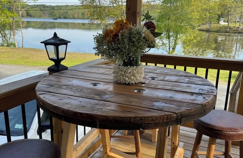 Nassau Cottage | Lakeview Oasis -sunset view, king bed, fireplace,fishing, boat cruise, kayak.