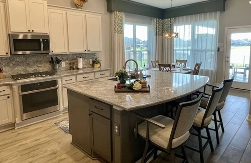 Hockley House | Lakeview Peaceful Retreat