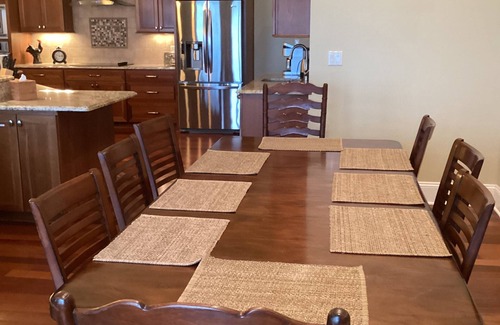 Geneva-on-the-Lake Condo | LAKEVIEW PENTHOUSE 406 3br/2.5bath. Rent 3 get 4th free ask!- 2 king bed suites