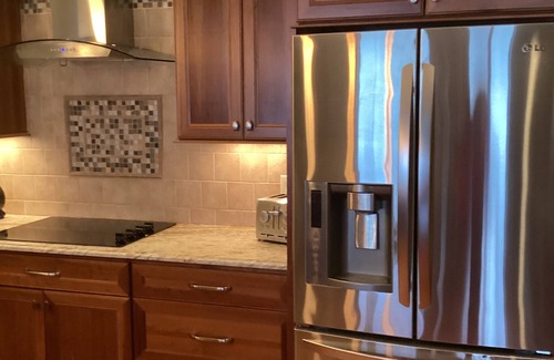 Geneva-on-the-Lake Condo | LAKEVIEW PENTHOUSE 406 3br/2.5bath. Rent 3 get 4th free ask!- 2 king bed suites
