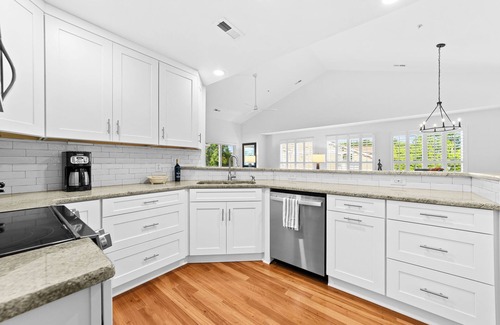 Cornelius Condo | Lakeview Penthouse on Lake Norman