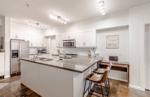 South Pandosy Condo | Lakeview Penthouse with Pool