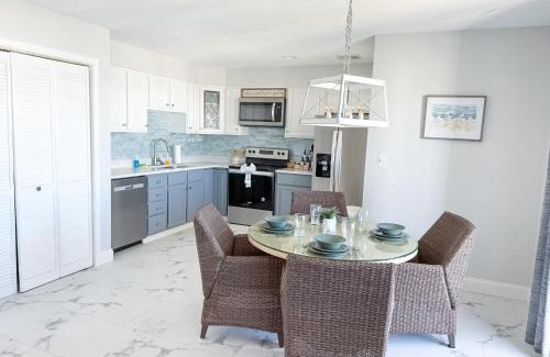 Osage Beach House | Lakeview Poolside 2bd2bapoolbalcony-sleeps 6pp