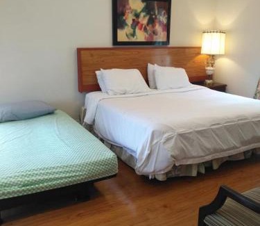 Adjala-Tosorontio Apartment | Lakeview private suite-Twin or king