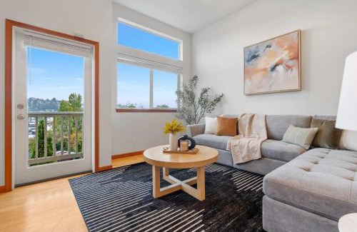 North Queen Anne House | LakeView Queen Anne 3BR Townhome