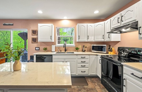 East Stroudsburg House | Lakeview Retreat w/Kayaks + Game Room | Gated Community w/Lake + Beach Access