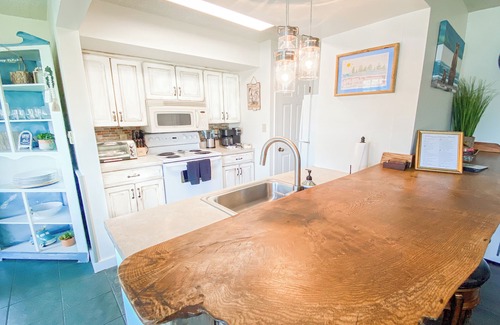 Lake Harmony Condo | "Lakeview Retreat" Lake & Pool Steps Away! 10min to Raceway, Golf, & Waterpark