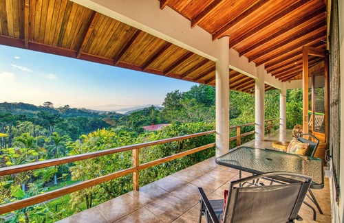 Aguacate Villa | Lakeview retreat, large 3BR villa w/volcano view, fiber-optic and all the birds!