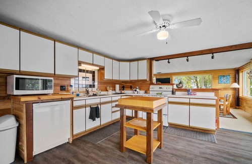 Kewaunee House | Lakeview Retreat near Green Bay, Door County