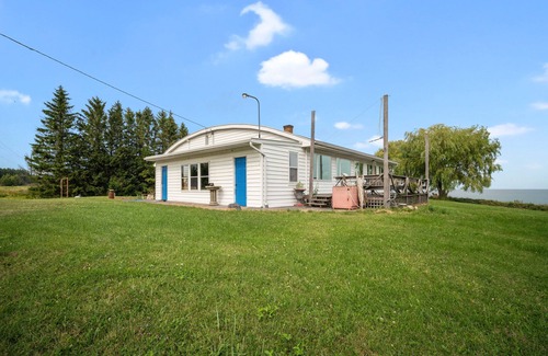 Kewaunee House | Lakeview Retreat near Green Bay, Door County