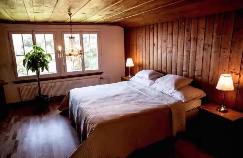 Krattigen Apartment | Lakeview Rustic