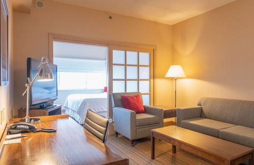 Winnipeg Hotel | Lakeview Signature, Trademark Collection by Wyndham