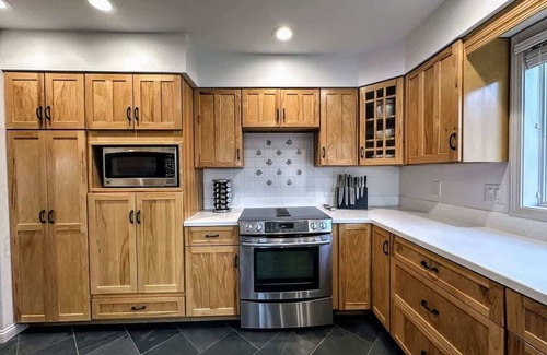 Hammondsport House | Lakeview, Spa, Firepit, BBQ, Fireplace + Speakeasy
