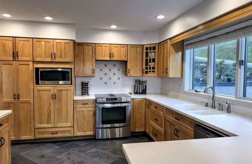 Hammondsport House | Lakeview, Spa, Firepit, BBQ, Fireplace + Speakeasy
