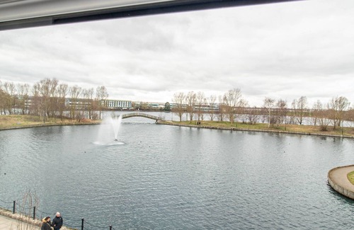 Doncaster House | Lakeview stay is a 4 bedroom luxury house which sleeps 7 guests with lake view