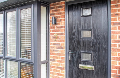 Doncaster House | Lakeview stay is a 4 bedroom luxury house which sleeps 7 guests with lake view