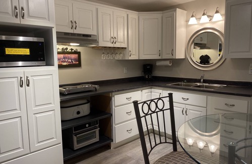 Okanagan-Similkameen House | Lakeview Suite at Giants Head Mountain