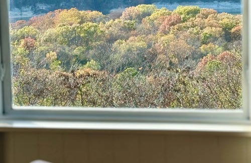 Pettit Cabin | Lakeview Sunset Oasis Retreat on Pettit Mt near Tahlequah, 4 min drive to lake
