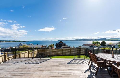 Hilltop House | Lakeview Terrace - Taupo Holiday Home