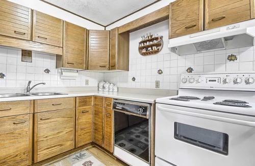 Lindsay House | Lakeview Vacation Home With Best Sunsets