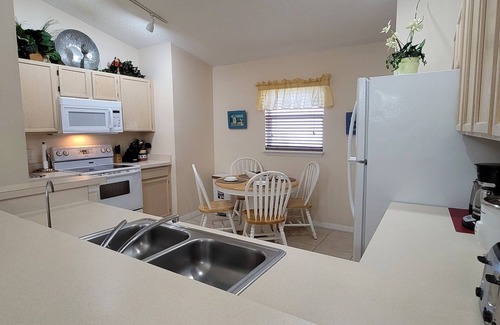 Clear Creek House | Lakeview Vacation Pool-home near the mouse house