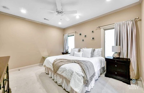 The Woodlands Apartment | Lakeview Villa | Ideal Monthly Stay | Private Pool