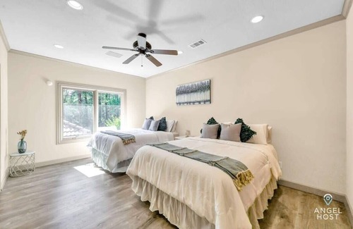 The Woodlands Apartment | Lakeview Villa | Ideal Monthly Stay | Private Pool