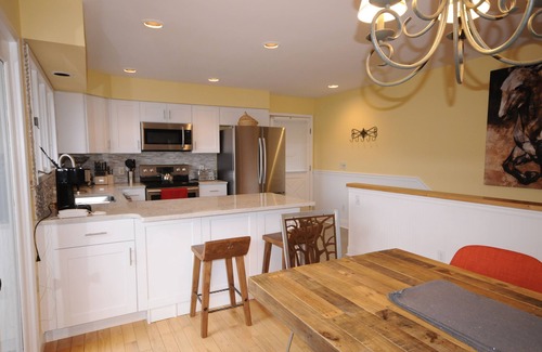 Young Harris House | Lakeview Vista overlooking Lake Chatuge 4 bedrooms and hot tub/game room