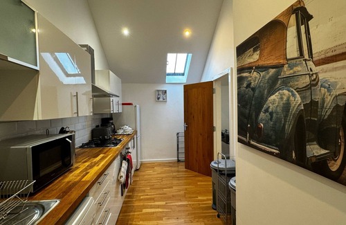Plymouth House | Lakeviews/quietness/parking/longstays/4guests