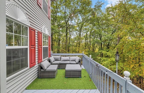 East Stroudsburg House | Lakewalk Home in the Poconos