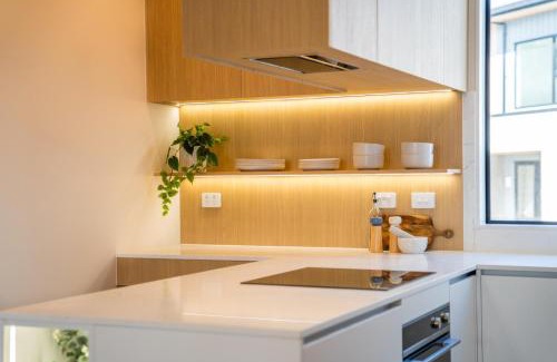 Takapuna House | Lakewalk Retreat Luxe 3BR Home Near Lake and Beach