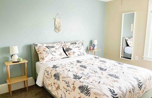 Lakewood Apartment | Lakewood Firepit Townhouse