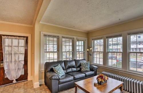 Lakewood House | Lakewood Home with Yard about 8 Mi to Cleveland!