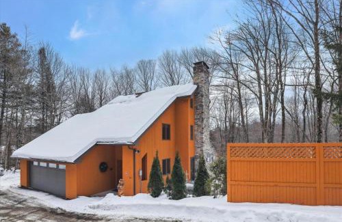 Killington House | Lakewood Lodge - 4BR, 2BA Ski Home - Private Hot Tub, Wood Fire, Kent Pond & EV Charger
