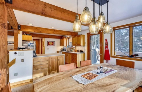 Killington House | Lakewood Lodge: 4BR/2.5BA Killington Home | Private Hot Tub, Wood Fire, Kent Pond & EV Charger