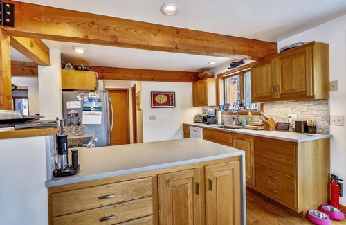 Killington House | Lakewood Lodge: 4BR/2.5BA Killington Home | Private Hot Tub, Wood Fire, Kent Pond & EV Charger