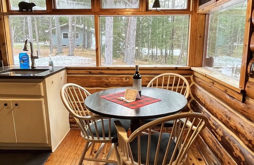 Upper Peninsula Michigan Cabin | Lakewood Lodge - Marquette Log Cabin w/Lake Views