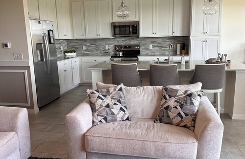 Lakewood Ranch Condo | Lakewood National Golf Beauty!n2 br/2 bath condonResort-style living!