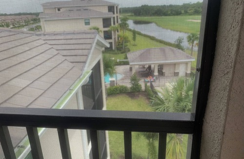 Lakewood Ranch Condo | Lakewood National Golf Club Penthouse Condo with Luxury Amenities - Pet Welcome