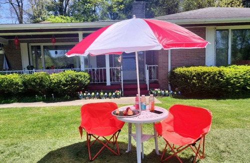 Grove City House | Lakewood Ranch Escape near Grove City Outlets Mall