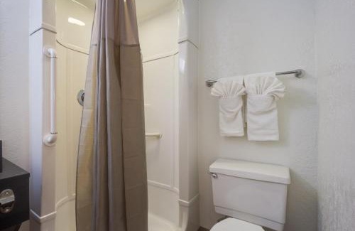 North Alameda Hotel | Lakewood