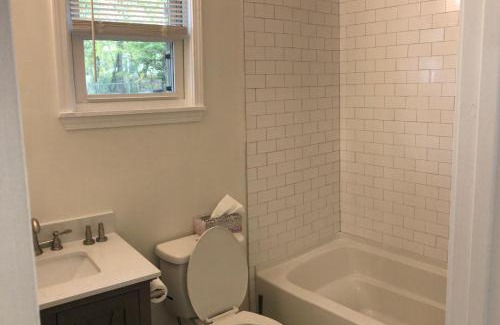 Durham House | Lakewoodlyon Park Renovated Cottage Near Duke 23b