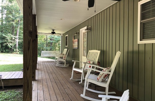 Madisonville House | "Lakin' it Easy" Lakefront property w/private beach! Gated community. Sleeps 7