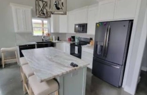 Zavalla House | Lakin It Easy