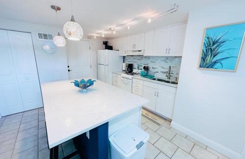 Horton Shores House | LaLa`s Beachside Getaway! 5 BR, Hammocks, Beach!