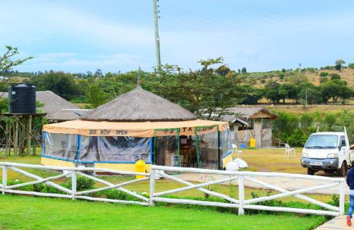 Ndaragwa Cabin | Lalanasi Lodge & Tented Camp