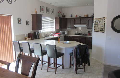 Benton City House | Laliik Iniit North - Red Mountain hideout among the vines.